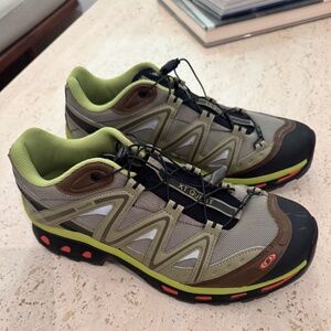 SALOMON XT-Quest in Aloe, Dark Earth, & Burnt Ochre